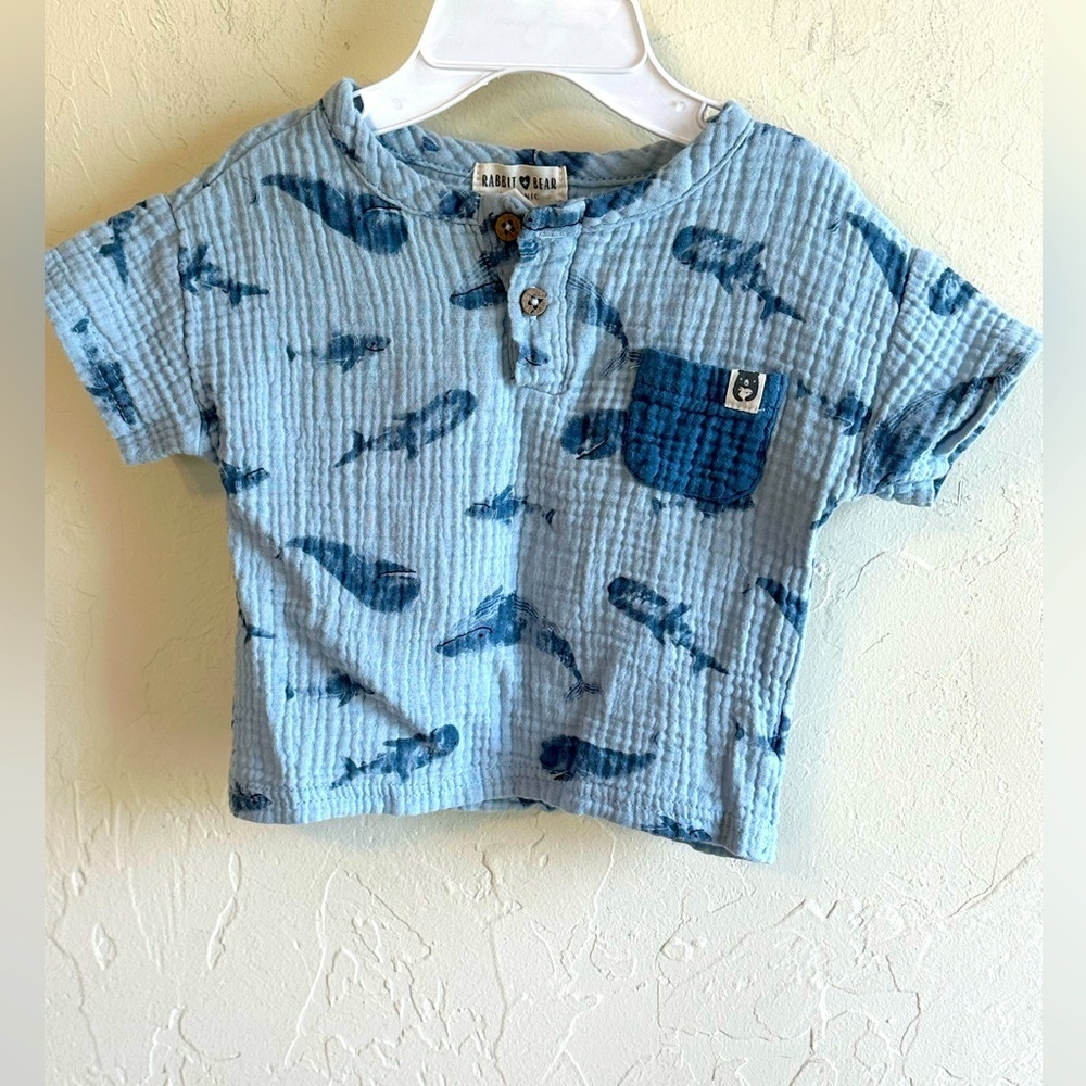 Rabbit + Bear Organic Waffle Cotton Novelty Blue Whale Print Baby Shirt Sz 24m